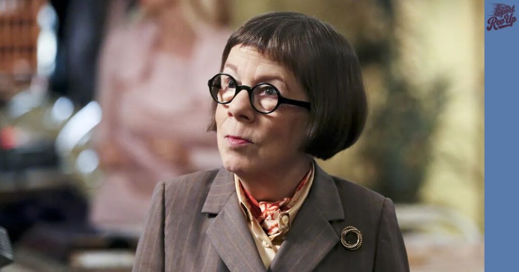 Linda Hunt: The Oscar-Winning Powerhouse